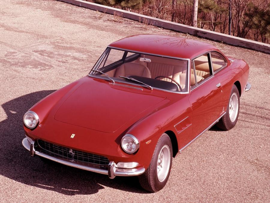  Ferrari 330 GT 2+2 (Series II) 1965 года  (фото 8 из 43)